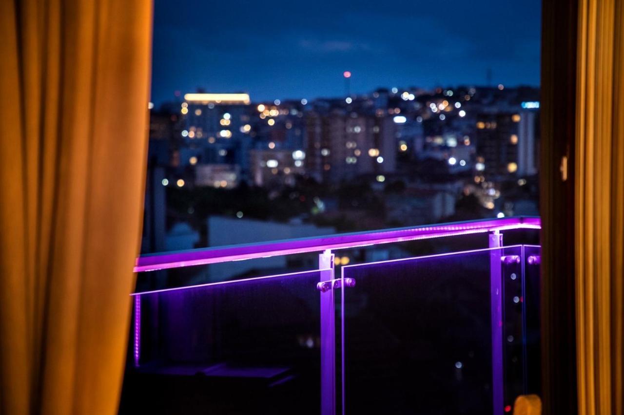 Bentley Apartments Pristina Buitenkant foto