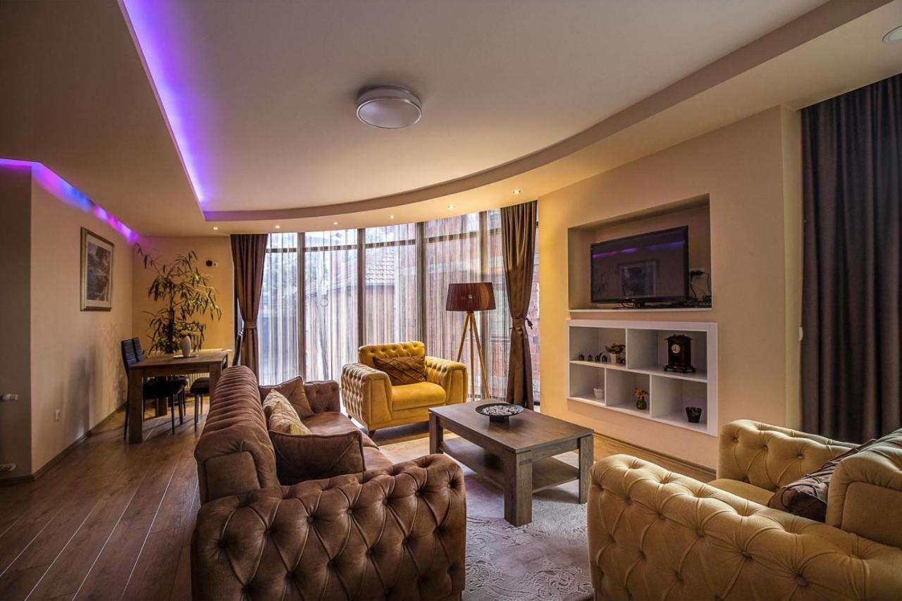 Bentley Apartments Pristina Buitenkant foto