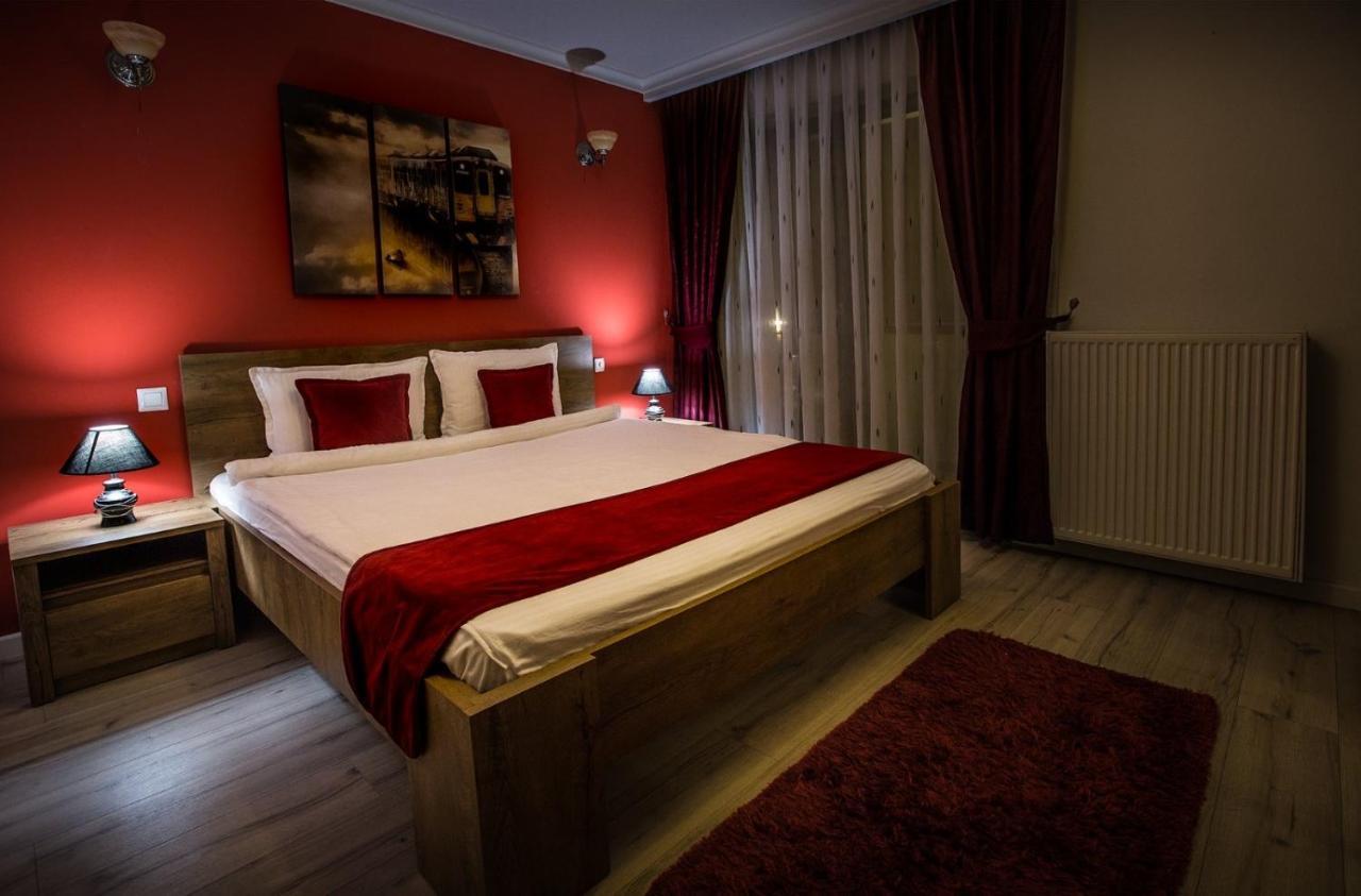 Bentley Apartments Pristina Buitenkant foto