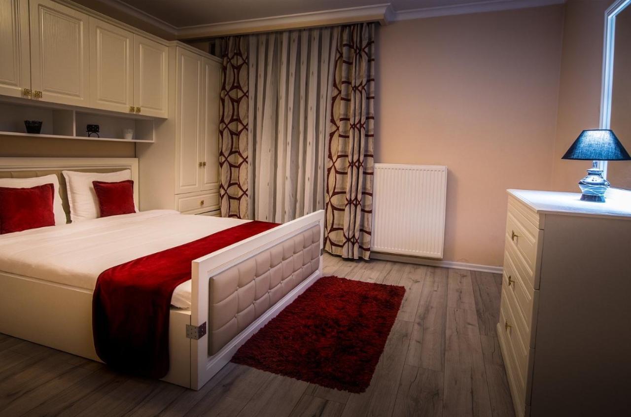 Bentley Apartments Pristina Buitenkant foto