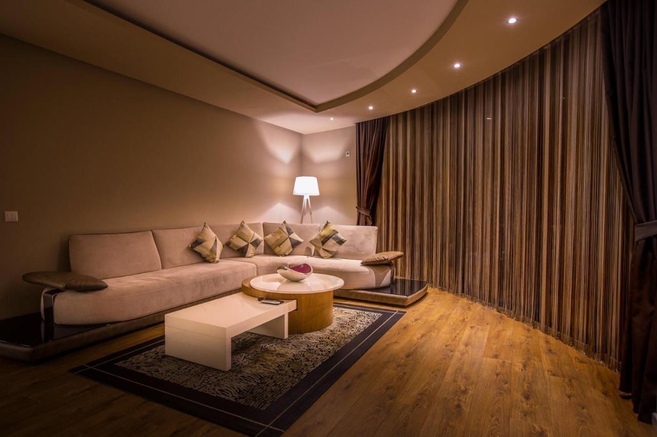 Bentley Apartments Pristina Buitenkant foto