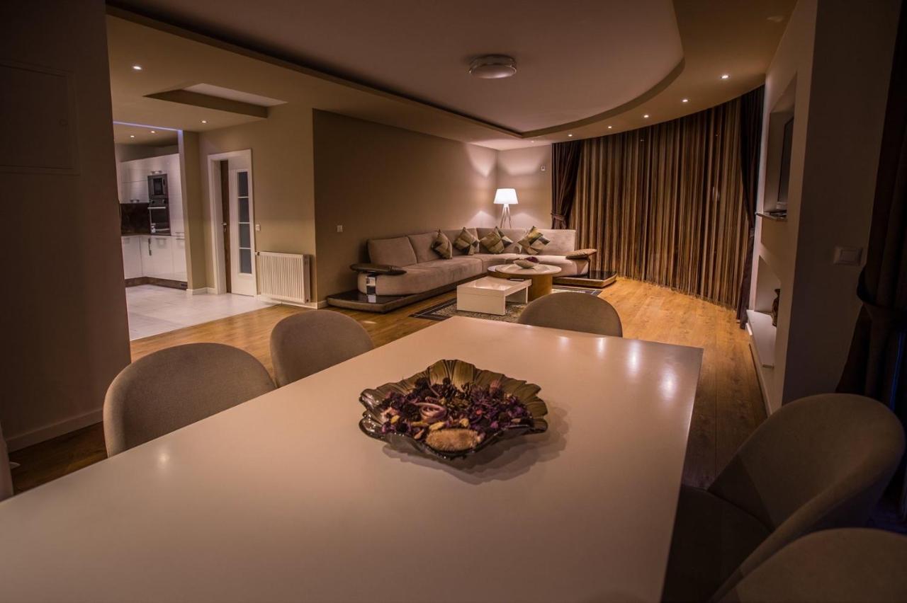 Bentley Apartments Pristina Buitenkant foto