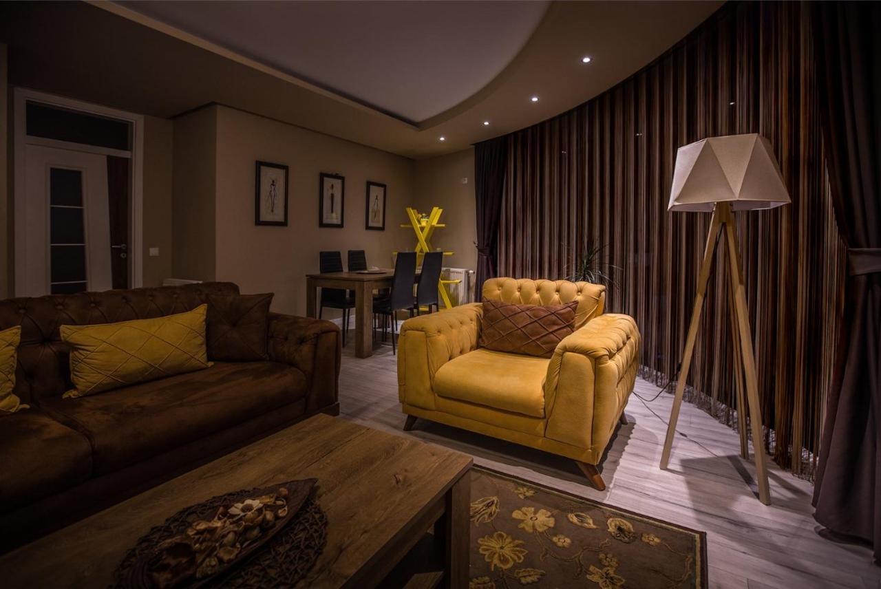 Bentley Apartments Pristina Buitenkant foto