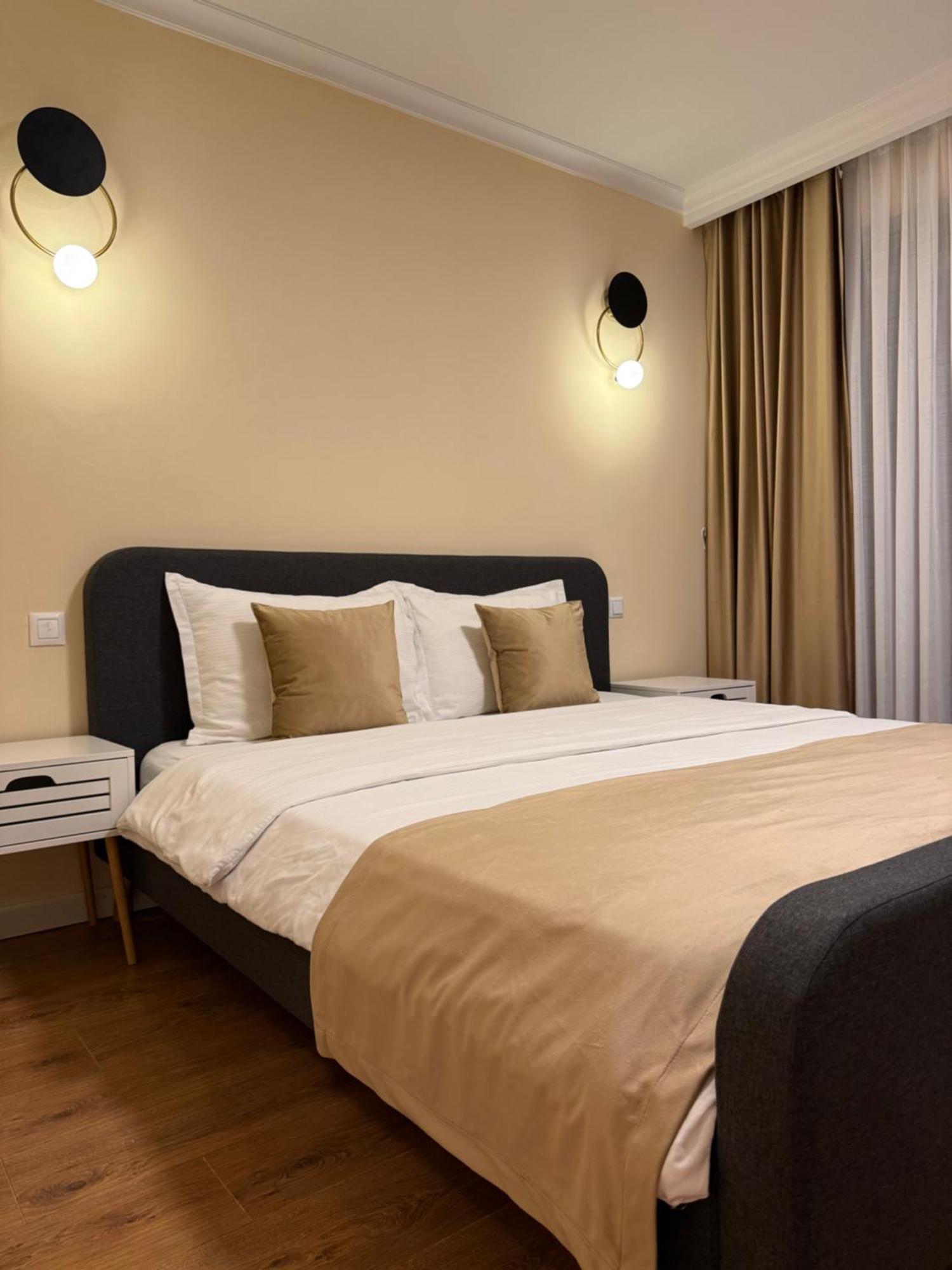 Bentley Apartments Pristina Buitenkant foto