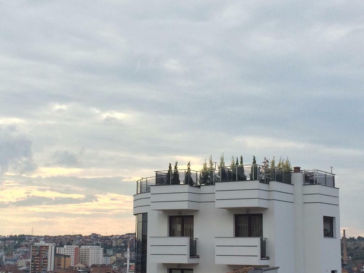 Bentley Apartments Pristina Buitenkant foto